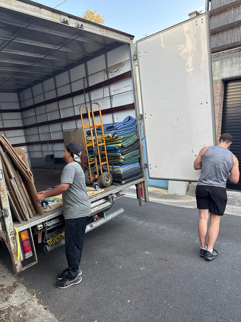 2 Men Removals removalist work in Sydney