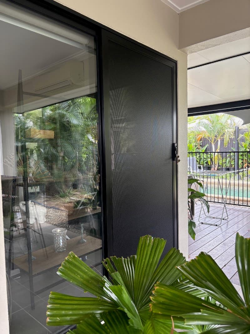 A1 Security Screens & Cairns Aluminium Services curtains & blinds work in Manunda