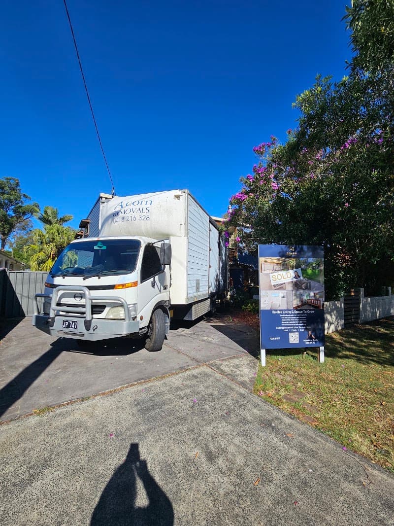 Acorn Furniture Removals removalist work in Lake Munmorah