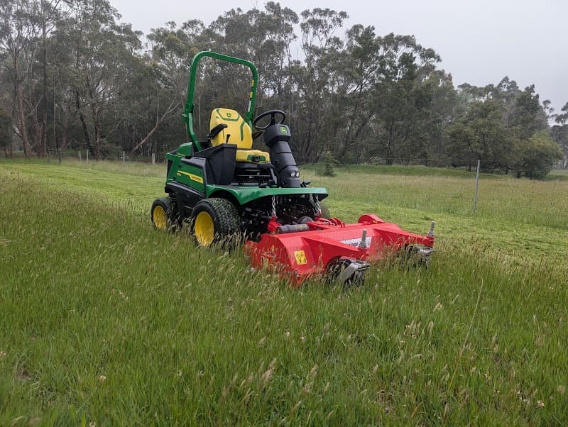 Acreage Lawns and Maintenance lawn care work in Navigators