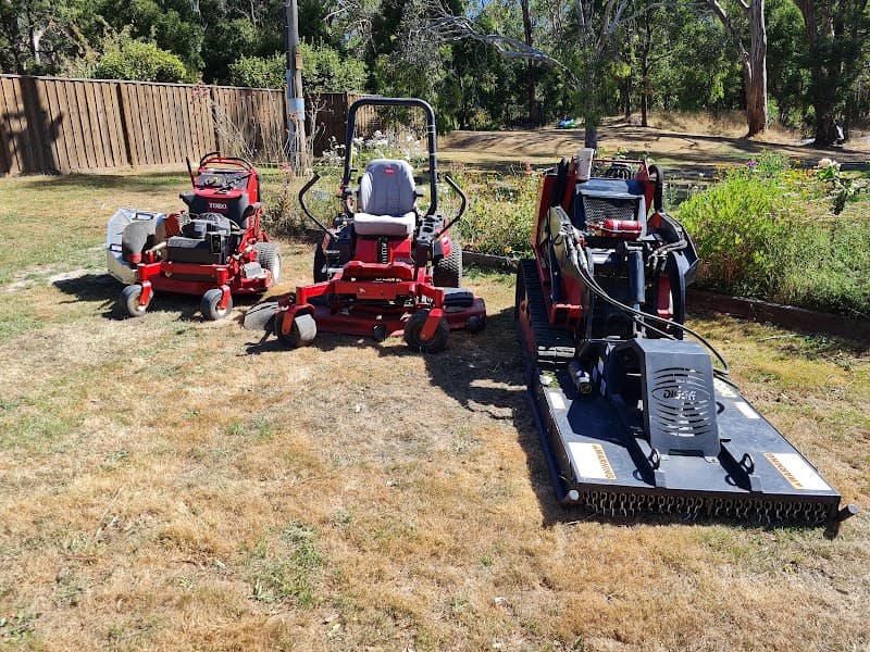 Acreage Lawns and Maintenance lawn care work in Navigators