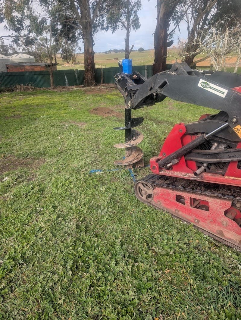 Acreage Lawns and Maintenance lawn care work in Navigators