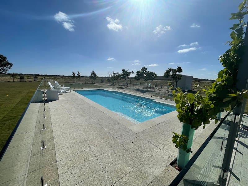 ADELAIDE FIBREGLASS POOLS pool builder work in Kingswood