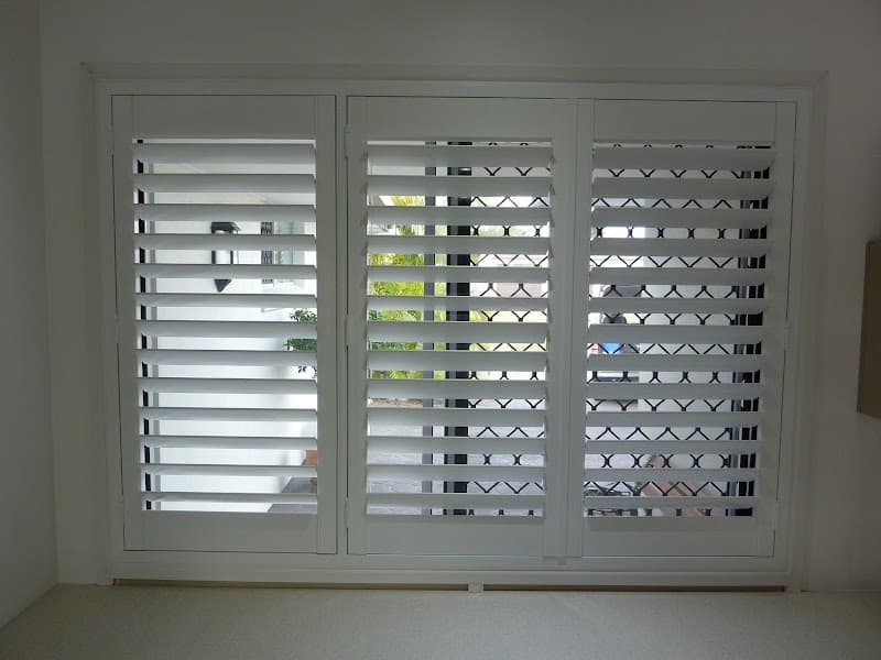 Advantage Screens and Blinds Hervey Bay curtains & blinds work in Pialba