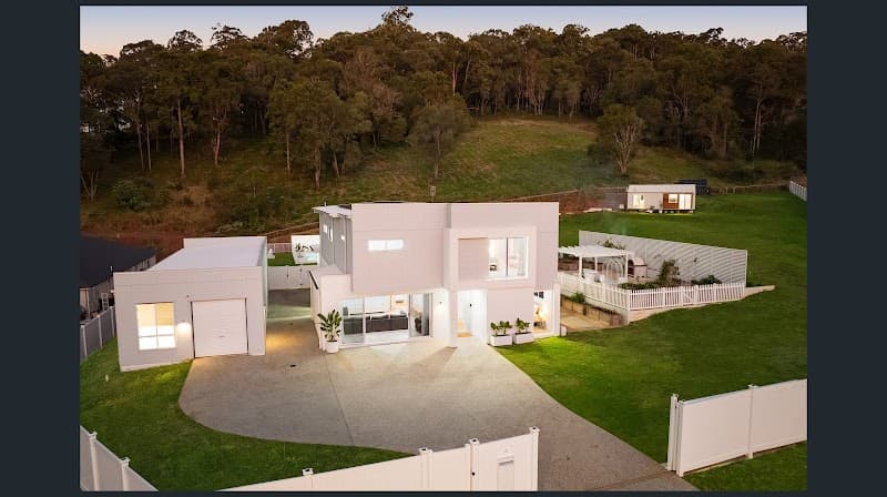 Affordable fencing goldcoast fencing work in Upper Coomera
