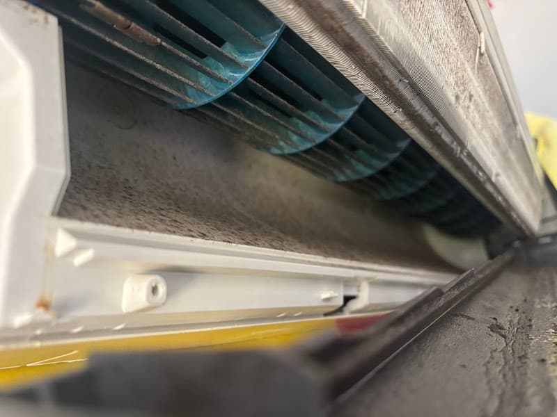 Aircon Cleaning SEQ PTY LTD air conditioning work in St Lucia