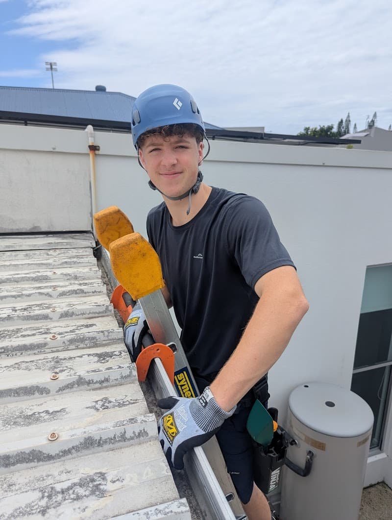 Alfie's Gutter Cleaning gutter cleaning work in Parrearra