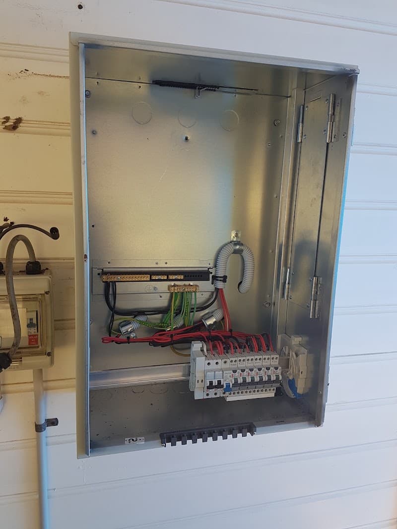 ALZ Group solar panel installation work in Hervey Bay