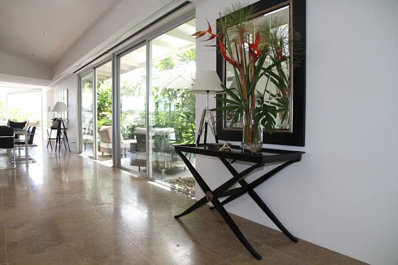 Amalgamated Glass Gold Coast glass & glazier work in Currumbin