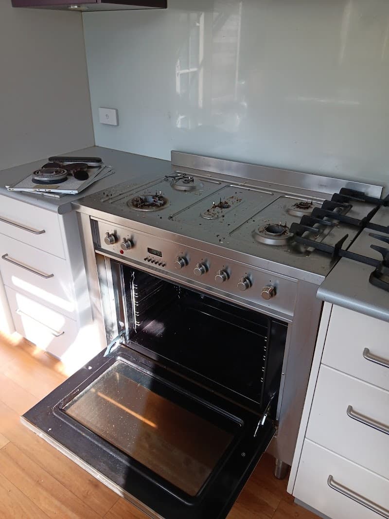 Amazing Cleaner oven & bbq cleaning work in Belconnen