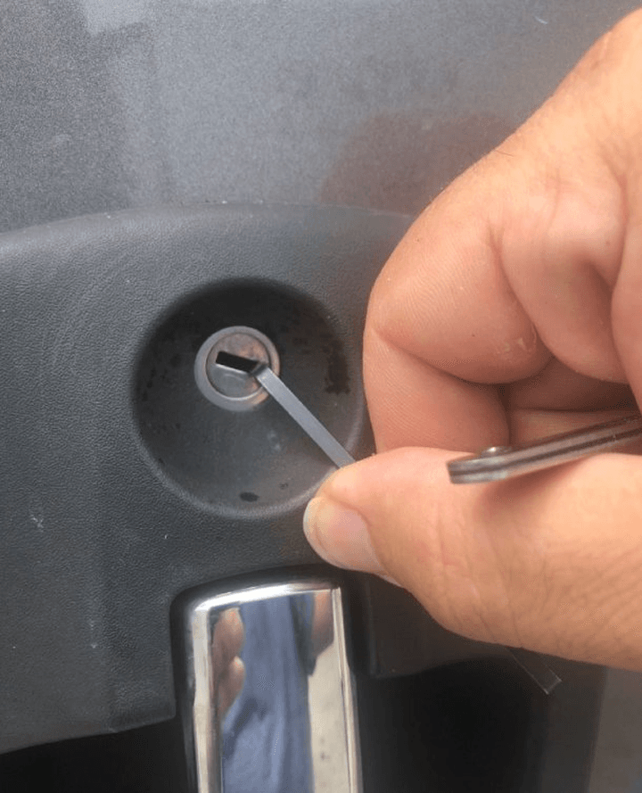 AONES aLocksmiths Service Melbourne locksmith work in Melbourne