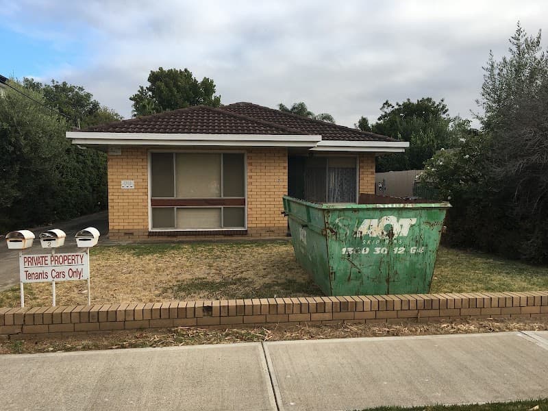 AOT Skip Bins rubbish removal work in Seaview Downs