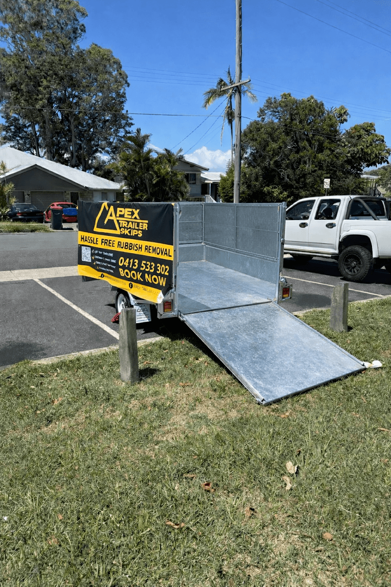 Apex Trailer Skips rubbish removal work in Redcliffe