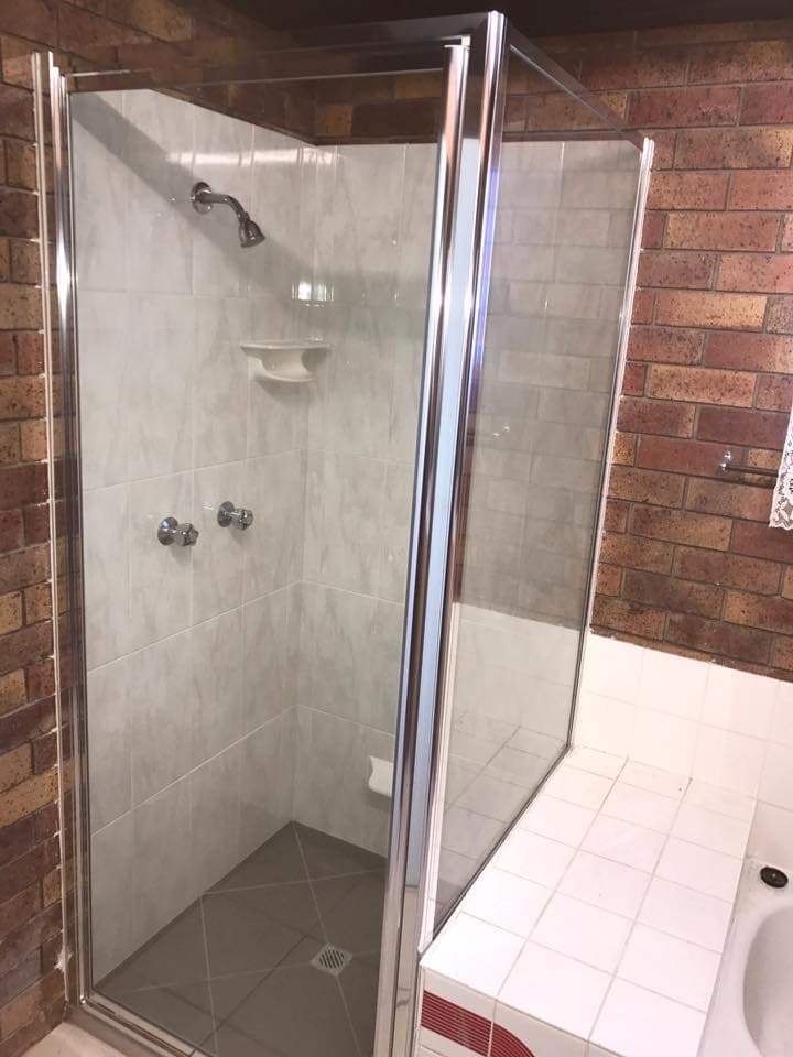 ARN Glass & Aluminium glass & glazier work in Walkervale