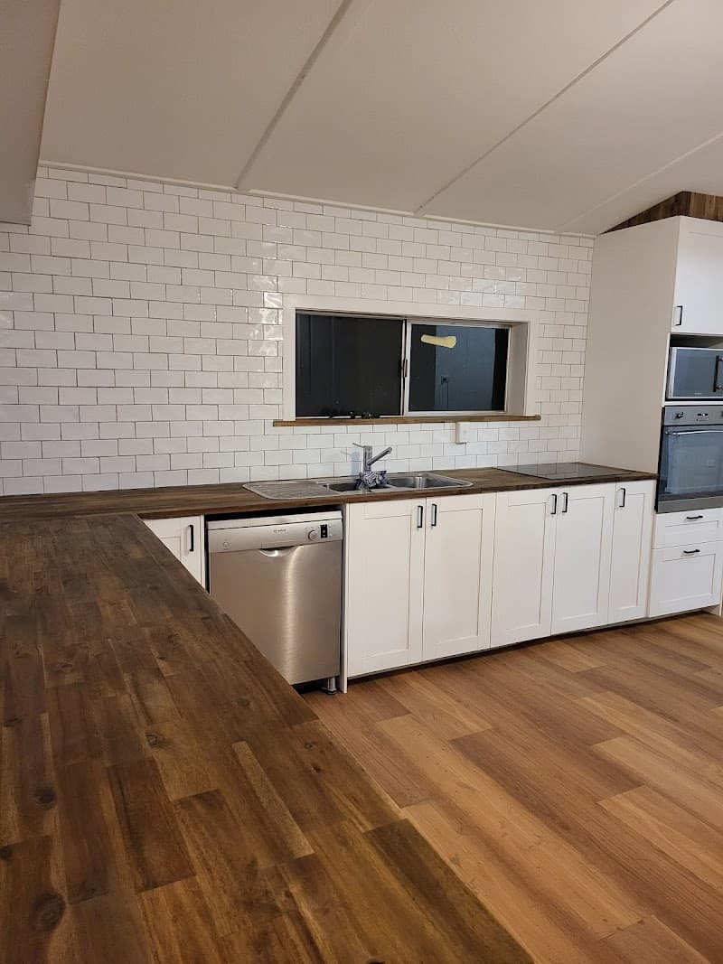 ARNOTT'S IMPROVEMENTS - Carpenter Logan - Hanyman Services Logan carpentry work in Kingston
