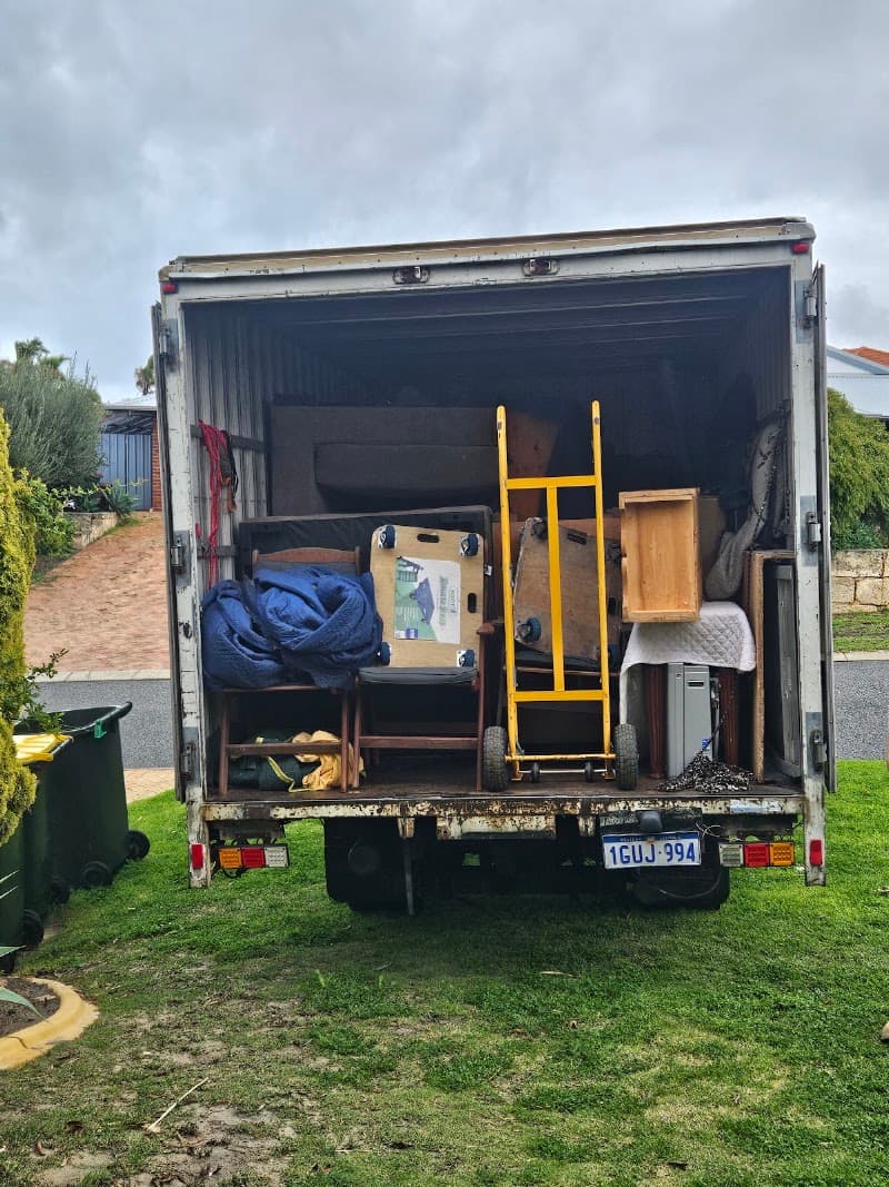Aussi Removals & Delivery removalist work in Connolly