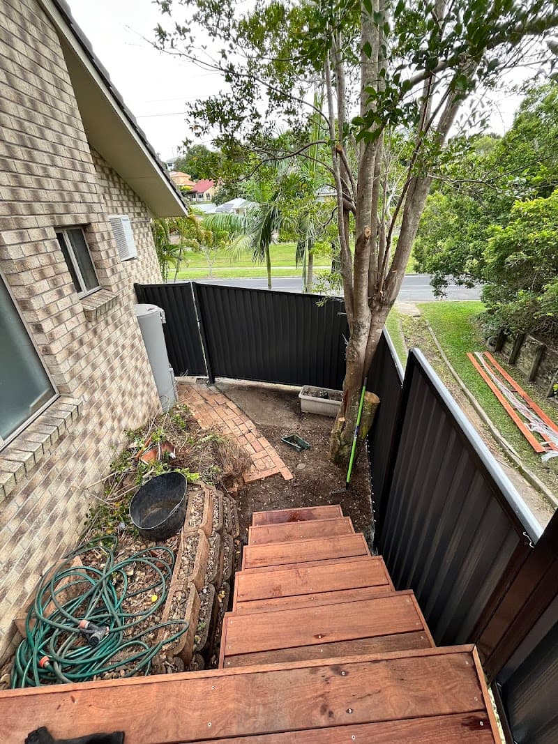 Aussie Fencing Gold Coast fencing work in Pacific Pines