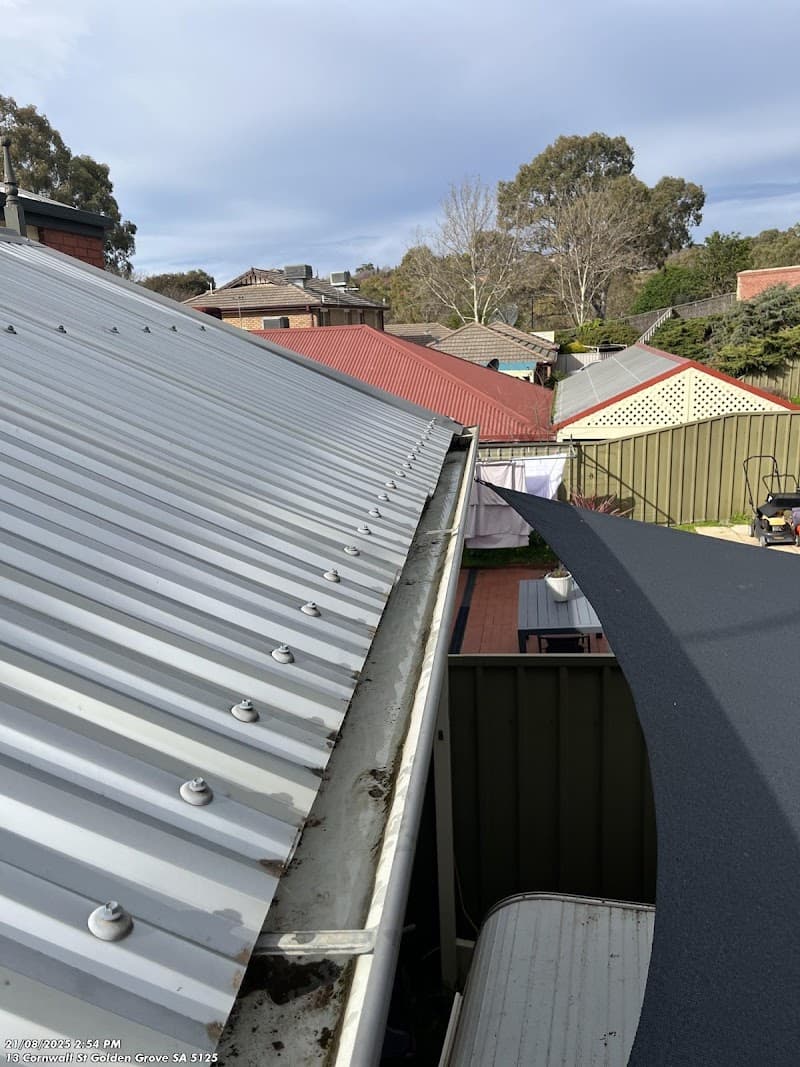 Australian Gutter Cleaning Co. gutter cleaning work in Brooklyn Park