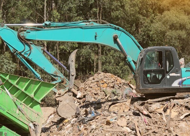 Barry's Recycling rubbish removal work in Redland Bay