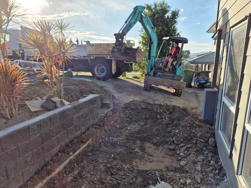 Barts Mini Excavator & Tipper. Logan City & Bayside demolition work in Rochedale South