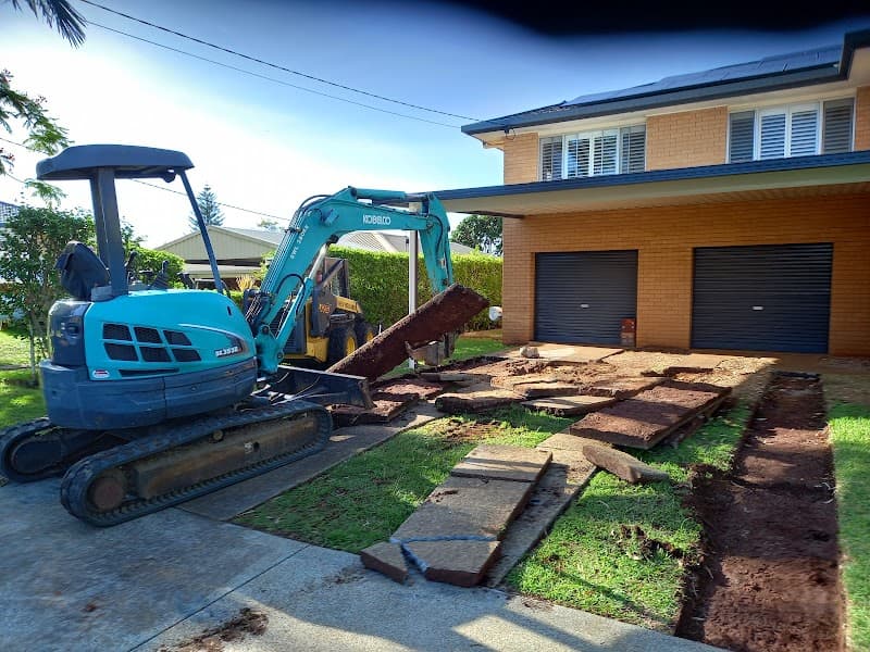 Barts Mini Excavator & Tipper. Logan City & Bayside demolition work in Rochedale South