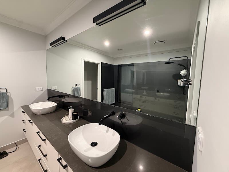 Bendigo Glass Works glass & glazier work in Kennington