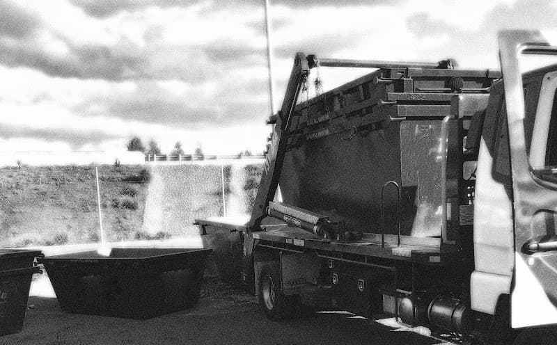 Bin n Gone Skip Bins rubbish removal work in Tingalpa