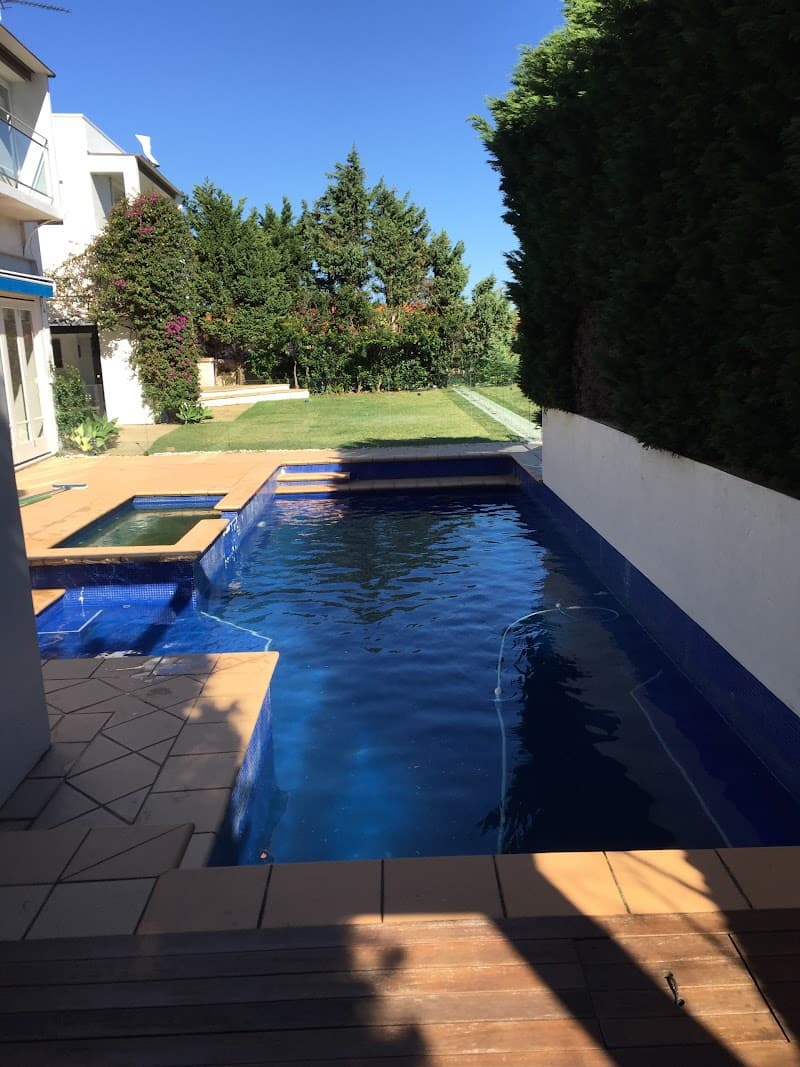 Blue Ribbon Pool Care pool maintenance work in Darlinghurst