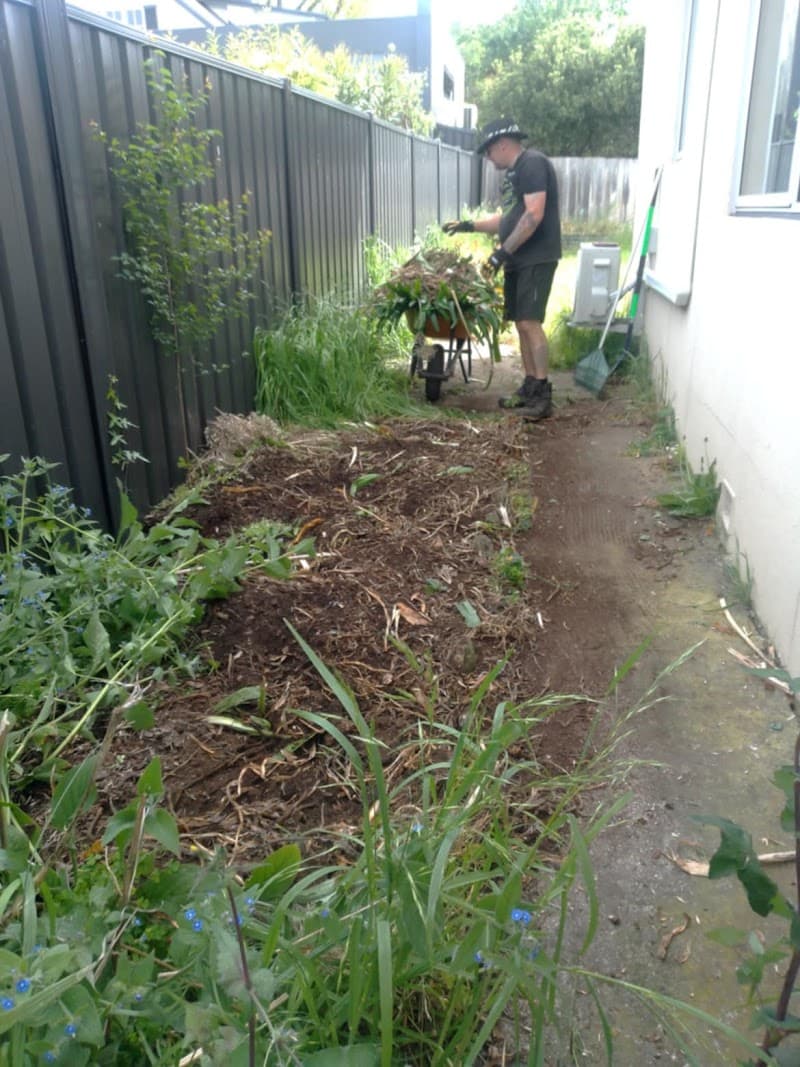 bonzarra property maintenance lawn care work in Launceston