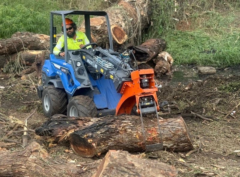 Bracky’s Trees tree services work in Garbutt