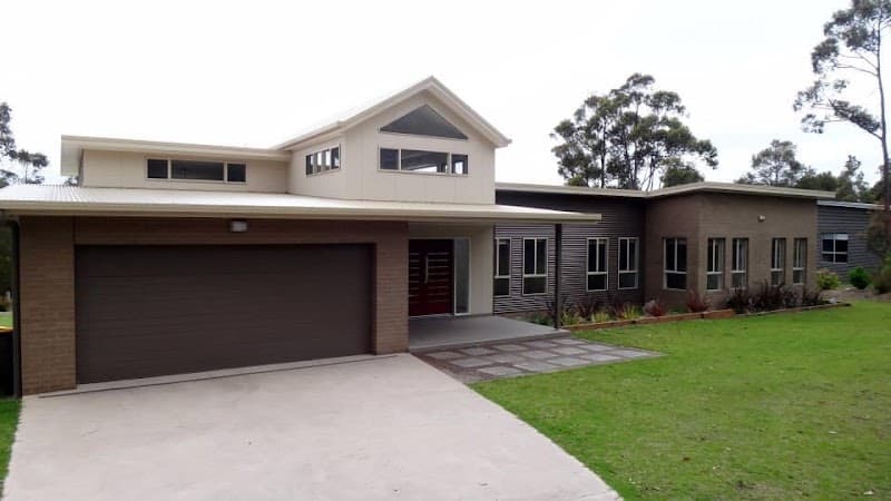 Brennan Painting And Decorating Pty Ltd painter work in Newport