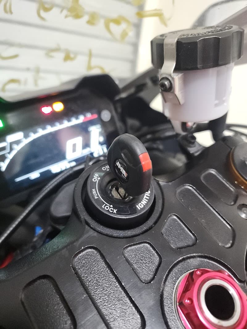 Bris2coast Locksmiths locksmith work in Woodridge