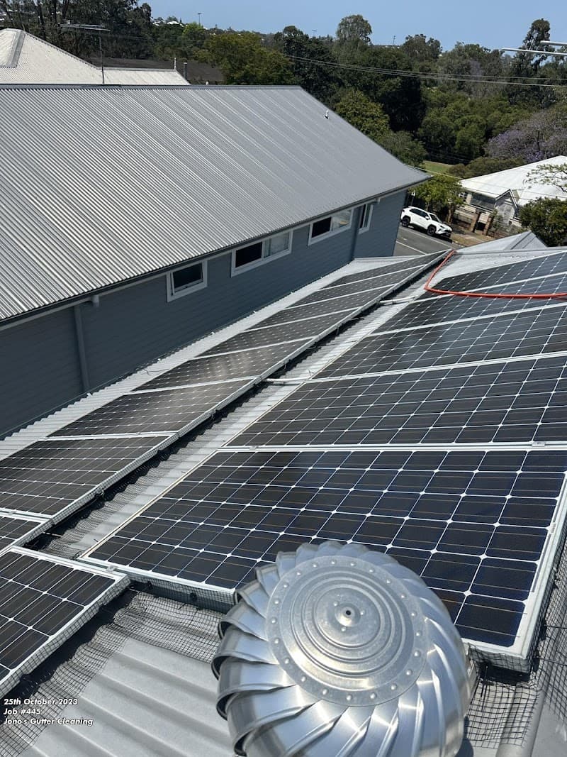 Brisbane Gutter & Exteriors gutter cleaning work in Forest Lake