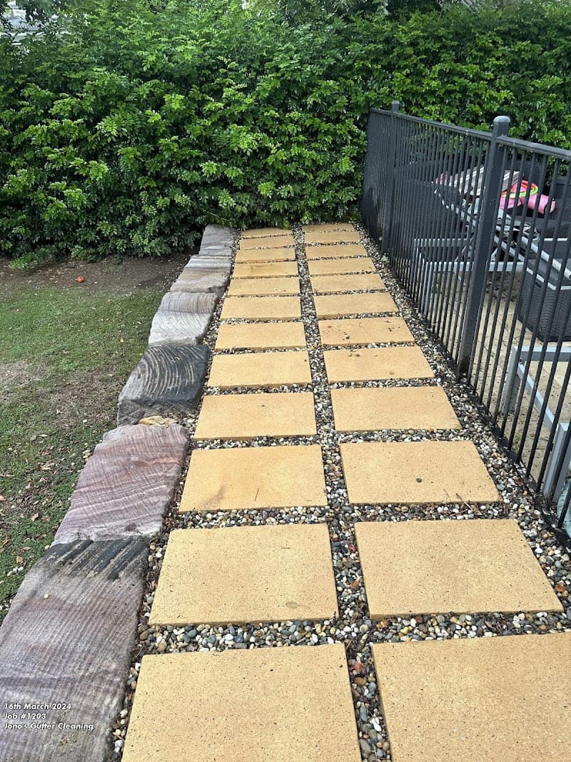 Brisbane Gutter & Exteriors gutter cleaning work in Forest Lake