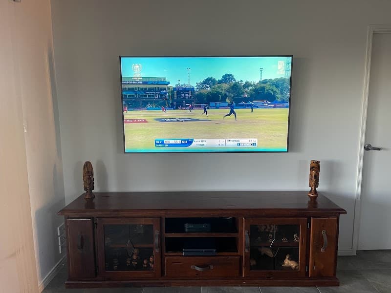 Brisbane Tradies antenna & tv work in Parkinson