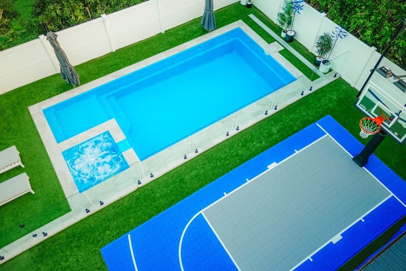 Built Right Pools pool builder work in Mermaid Waters