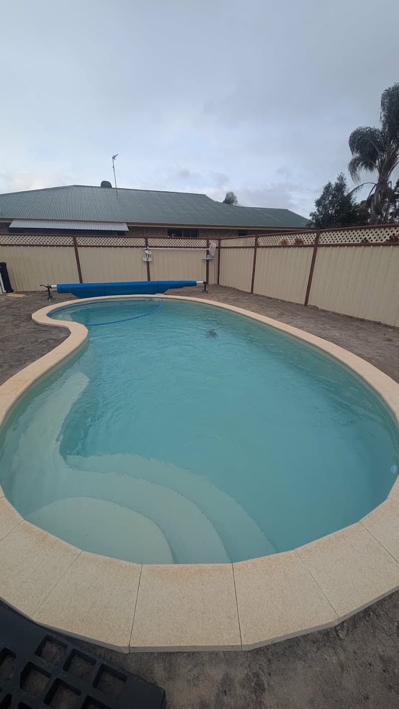 Bunbury Pools pool builder work in Davenport