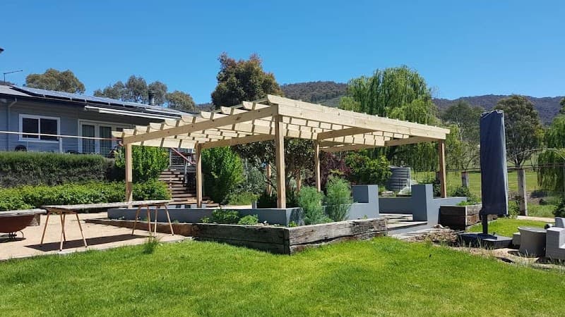 Bushmans Backyard Blitz landscaping work in Albury
