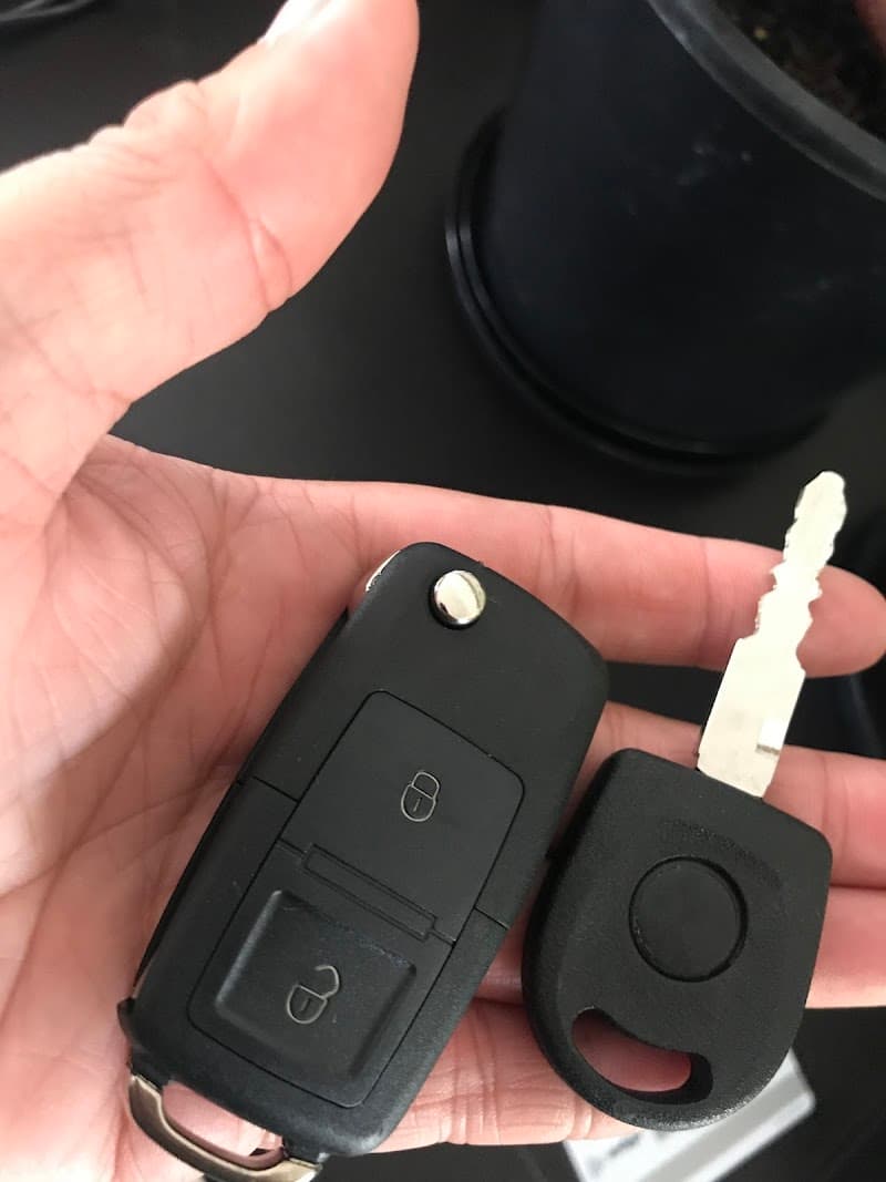 Car Keys Melbourne locksmith work in Port Melbourne