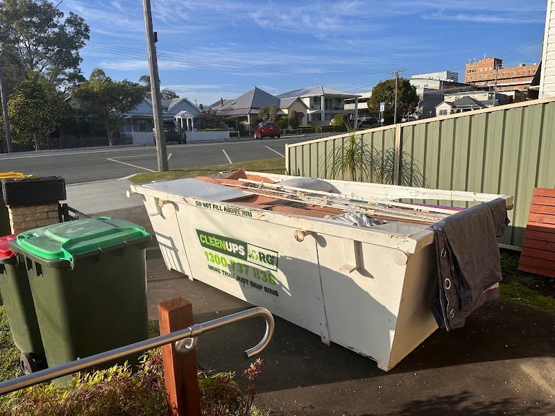 CLEENUPS Skip Bins rubbish removal work in Port Macquarie
