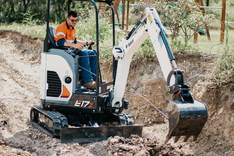CQ Landworks demolition work in Lakes Creek
