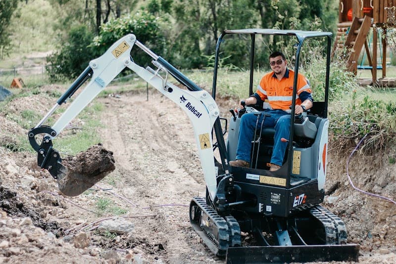 CQ Landworks demolition work in Lakes Creek