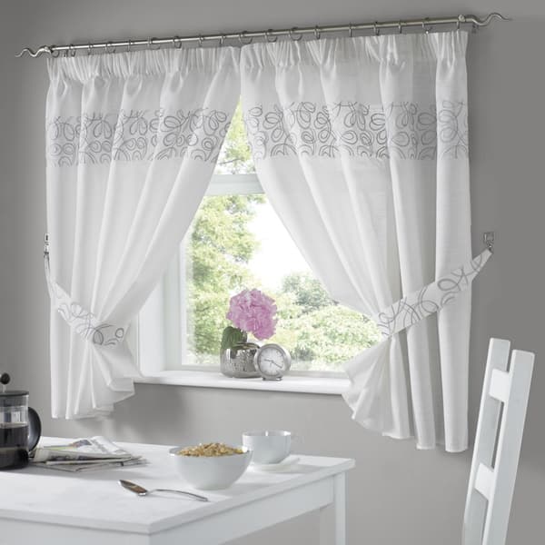 Curtain World curtains & blinds work in Withcott