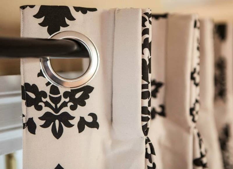 Curtains on the Net curtains & blinds work in Brisbane City