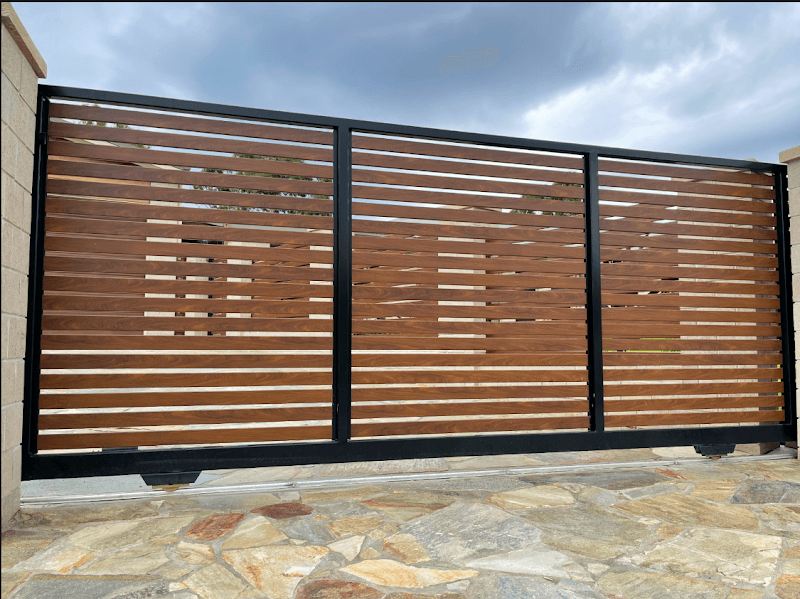 Custom Auto Gates & Fencing fencing work in Yamanto