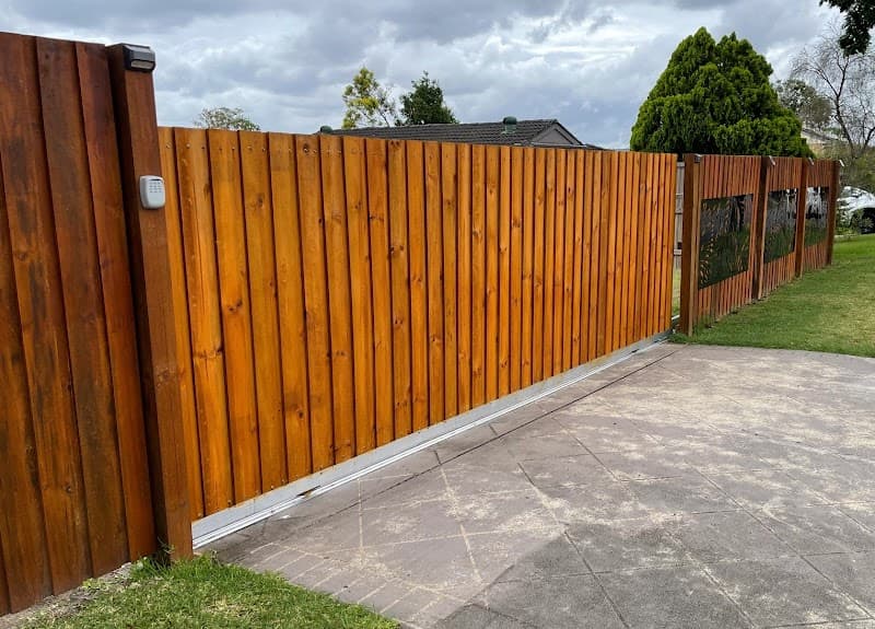 Custom Auto Gates & Fencing fencing work in Yamanto