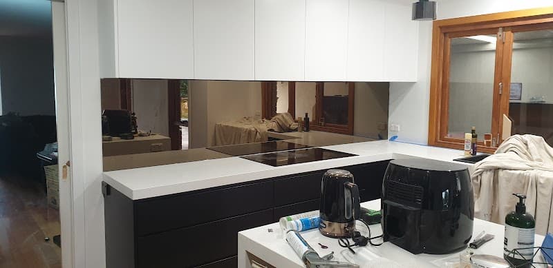 Cutts Glass & Glazing glass & glazier work in Dandenong South