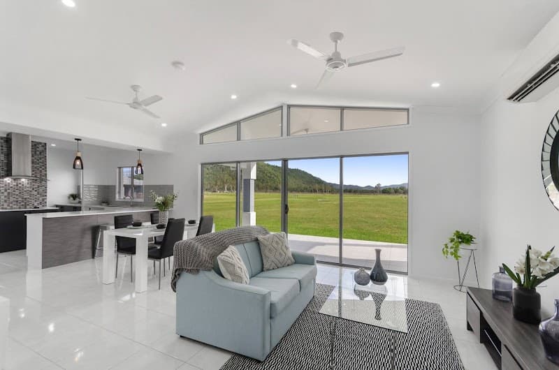 Darryl Bogotto Constructions demolition work in Garbutt