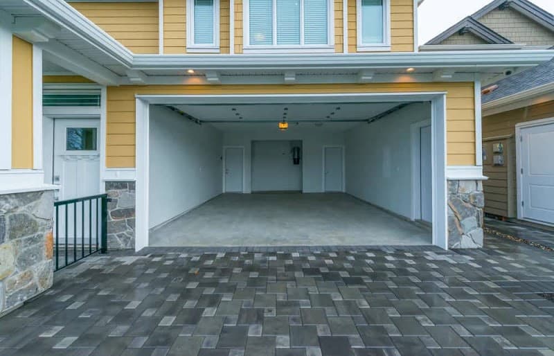 Darwin Roller Door Services garage doors work in Tivendale