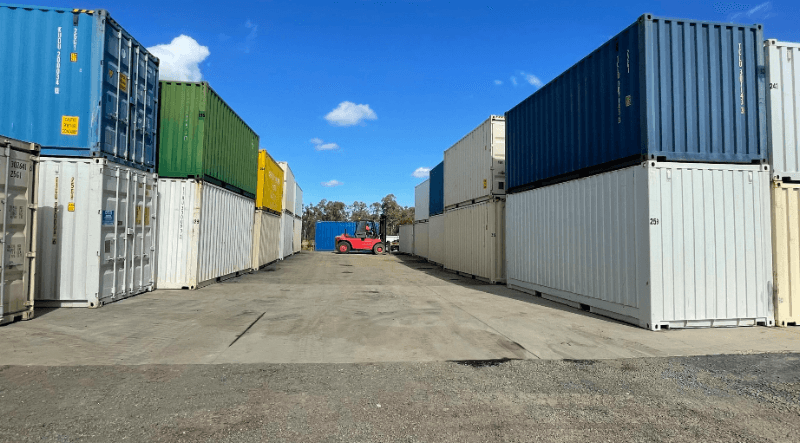 Davis Removals & Storage removalist work in Dundowran
